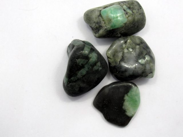 Healing Light Online Psychics New Age Shop Emerald tumblestone