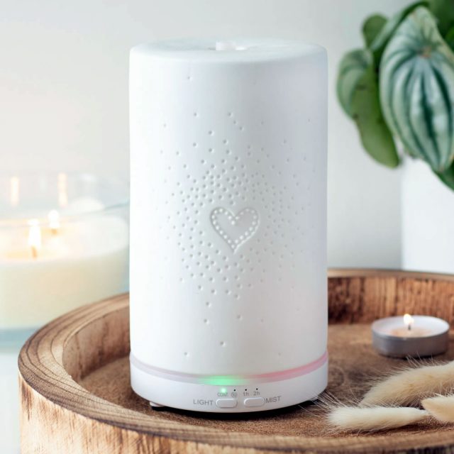 Healing Light White Ceramic Heart Scatter Electric Aroma Diffuser main Photo
