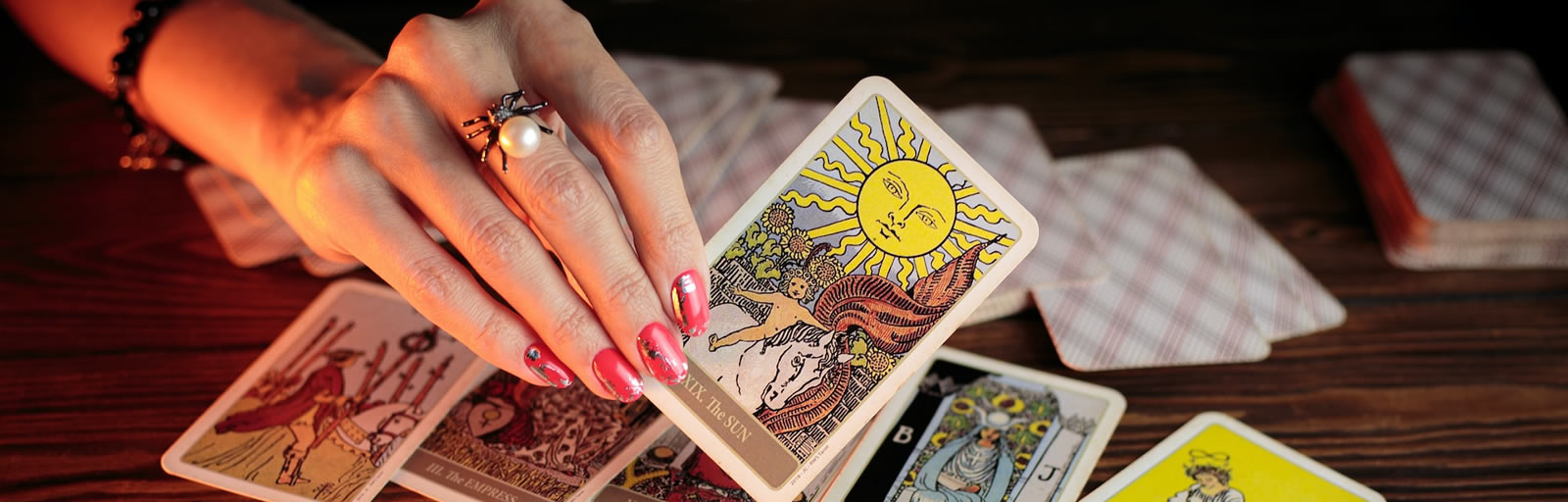 Healing Light, An introduction to Tarot cards and how they are used in psychic readings, Main photograph